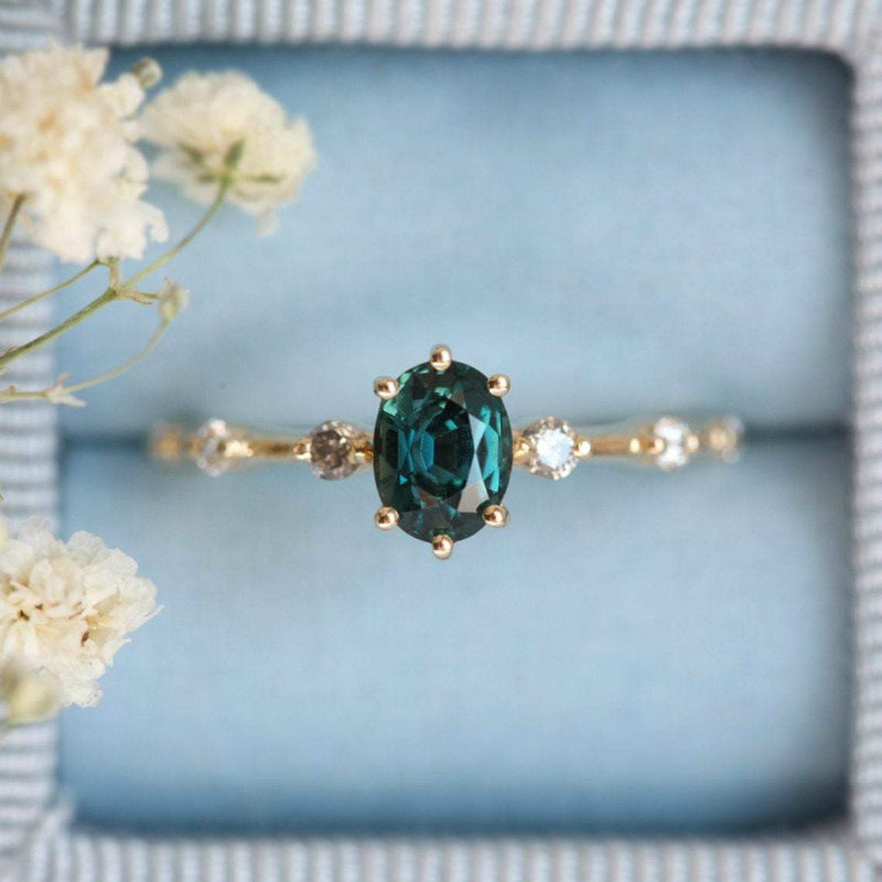 Chic Ring Moments